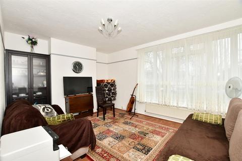 2 bedroom flat for sale - Longbridge Road, Barking, Essex