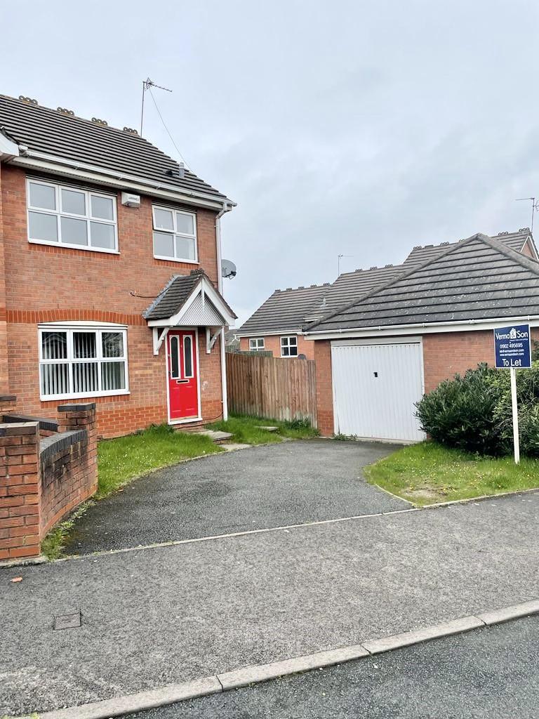 Eliot Croft, Bilston WV14 3 bed semidetached house £950 pcm (£219 pw)