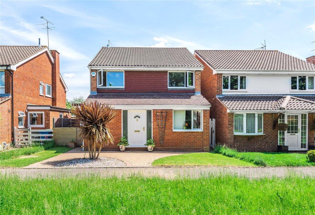 Lambourne Drive, Maidenhead, Berkshire 4 bed detached house £600,000