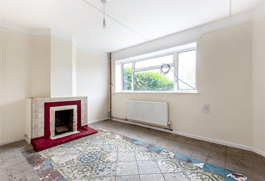Philip Close, Melksham, Wiltshire 3 bed semidetached house £230,000