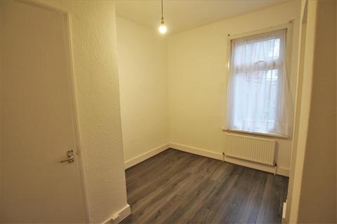 1 bedroom flat to rent, Nine Acres Close, Manor Park , London, E12