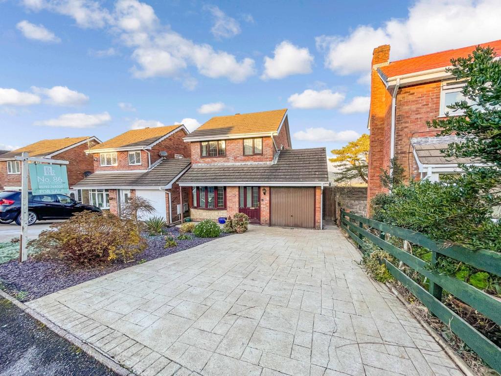 Squirrel Walk, Fforest... 3 bed detached house £235,000