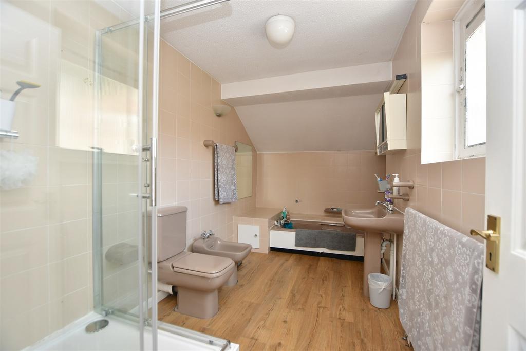 En-Suite Bathroom
