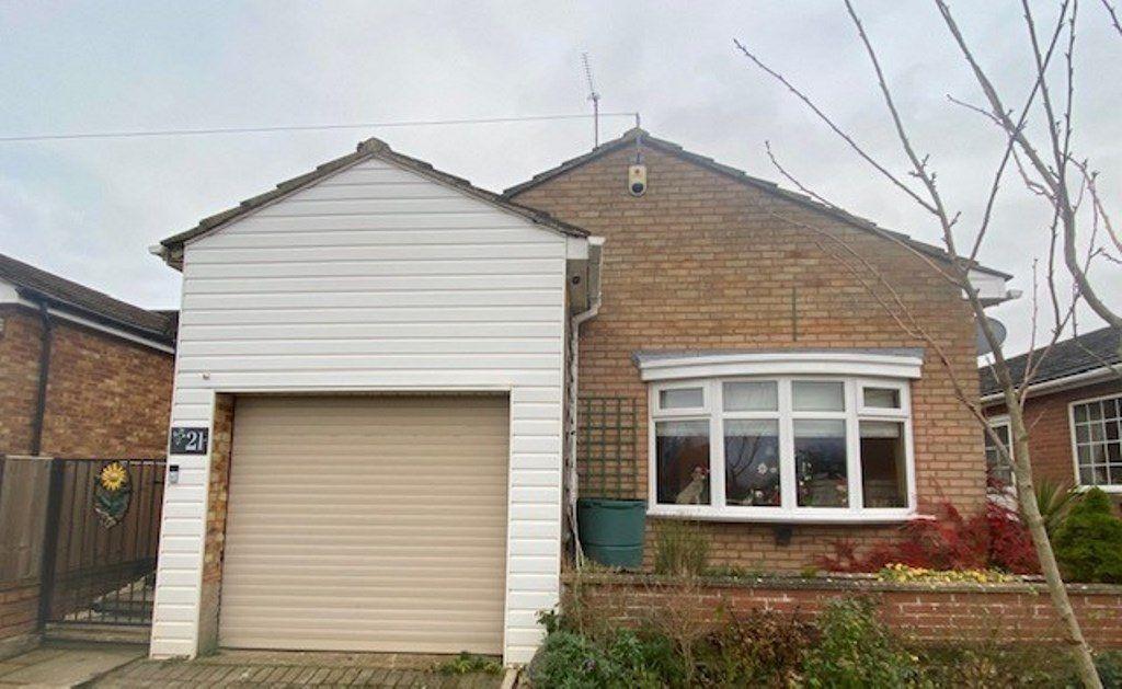 Parkfield Road, Long Buckby, Northampton NN6 7QJ 2 bed detached