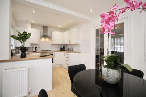 8 Beckfield Crescent, Glasgow, G33 1ST