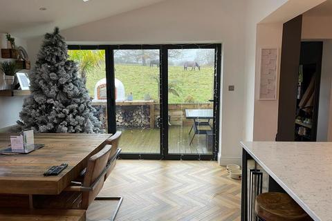 56 Brownberrie Drive, Horsforth, Leeds, LS18 5NW