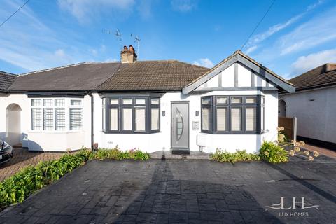 3 bedroom bungalow for sale - Stafford Avenue, Hornchurch