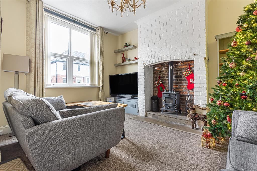 Lightburne Avenue, Leigh, WN7 3JG 2 bed terraced house £150,000