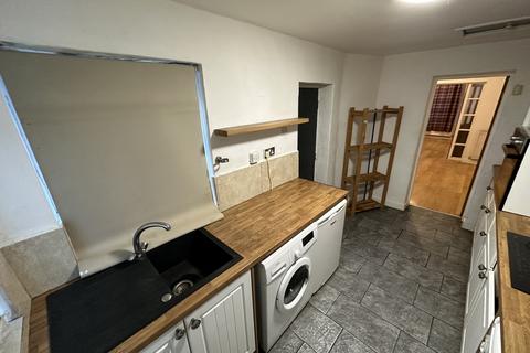 2 bedroom terraced house to rent - Carlton Avenue, Manchester, M14