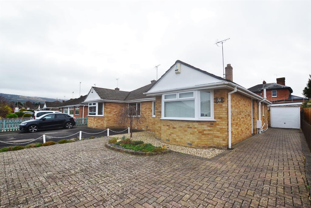 Linden Avenue, Prestbury, Cheltenham... 2 bed semidetached house £