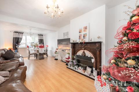 7 Philip Close, Romford, RM7 0XJ