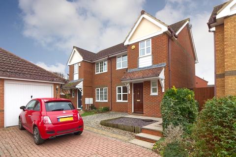 3 bedroom semi-detached house to rent, OLD FARM PARK - Lovely modern 3 bedroom semi with d/s cloakroom, garage & garden