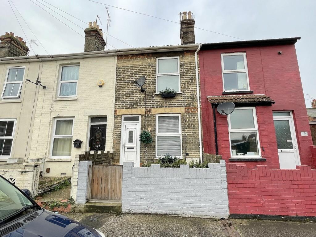 Essex Road, Lowestoft 3 bed terraced house £140,000