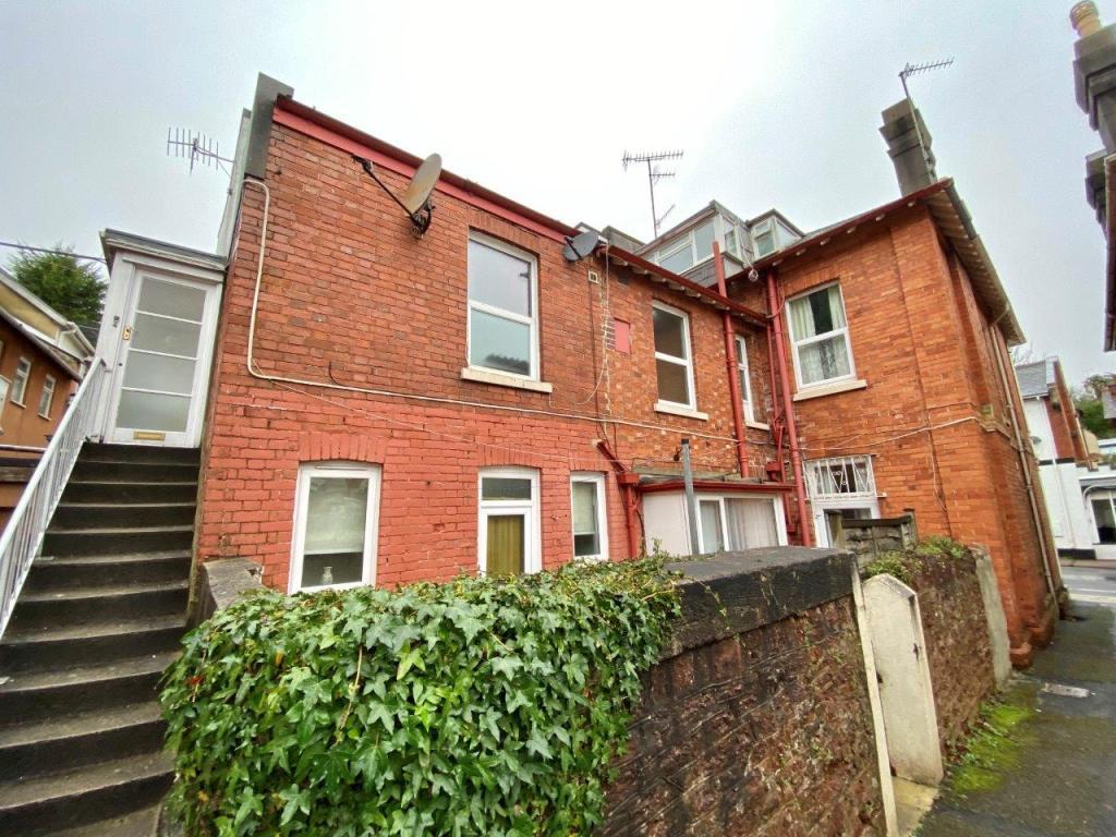 20 Walnut Road,Torquay 1 bed flat £550 pcm (£127 pw)
