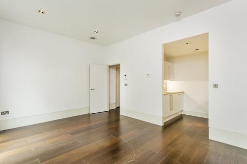 Studio to rent, Slingsby Place, Covent Garden WC2
