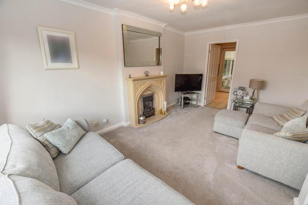 Drake Road, Altrincham, Cheshire, WA14 3 bed semidetached house £325,000