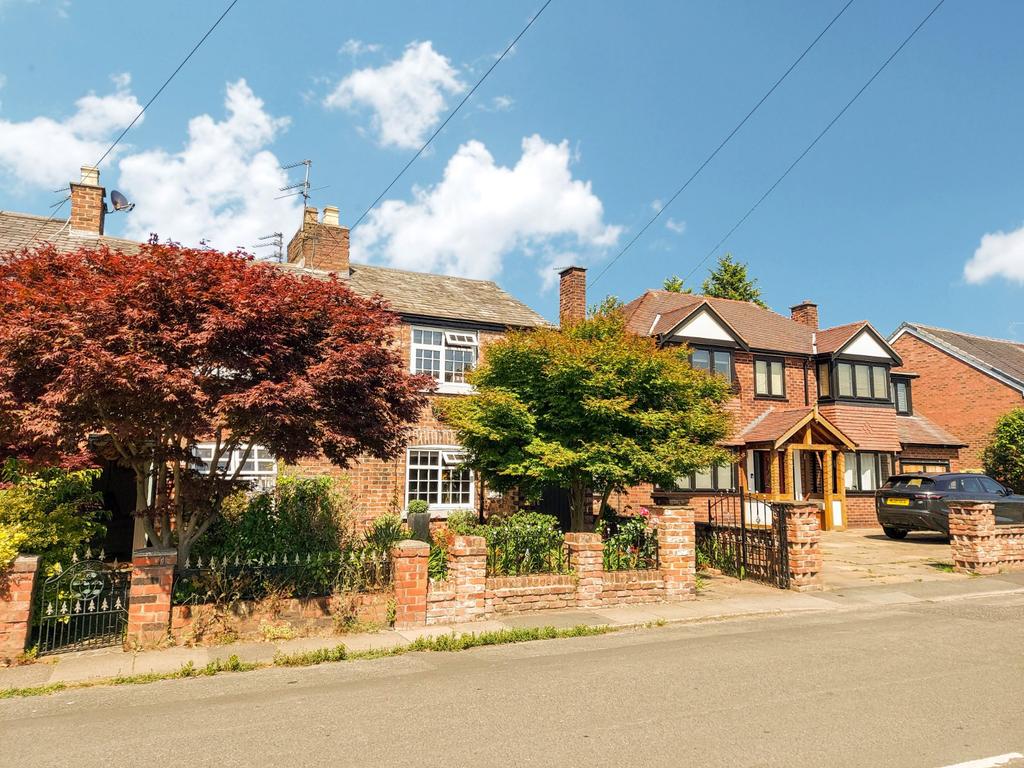 Grove Lane, Timperley, Cheshire, WA15 1 bed end of terrace house £260,000