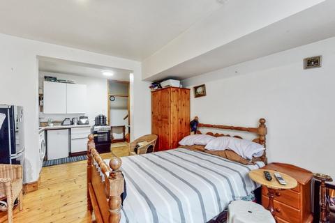 1 bedroom terraced house for sale - Field Road, Forest Gate, E7