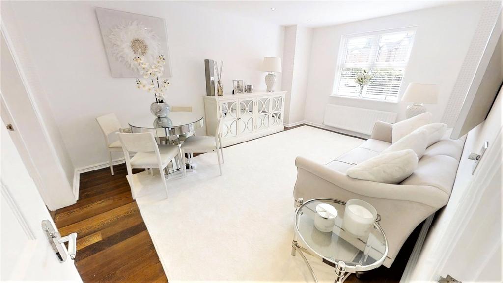 Hampstead Drive, Whitefield, Manchester, M45 3 bed apartment £1,000
