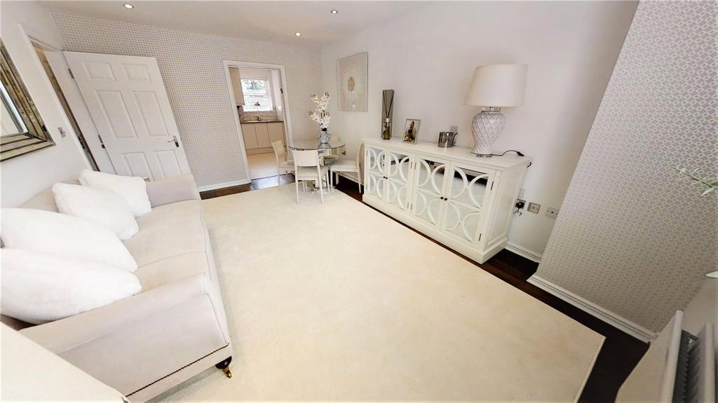 Hampstead Drive, Whitefield, Manchester, M45 3 bed apartment £1,000