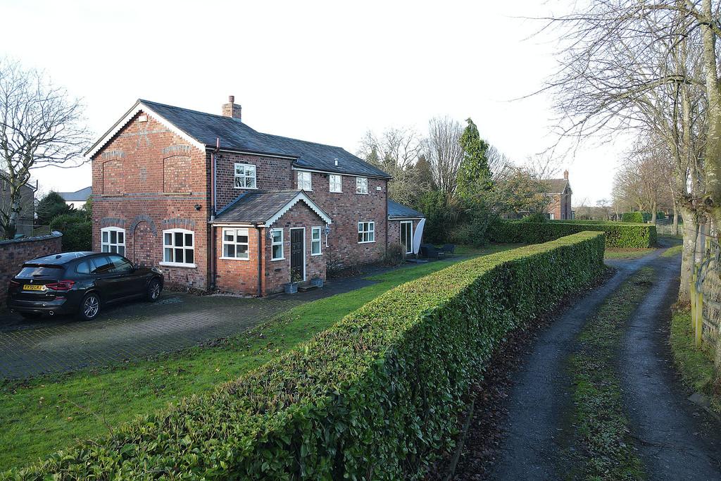 Twemlow Lane, Cranage 4 bed detached house £2,495 pcm (£576 pw)