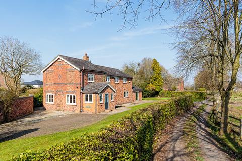 4 bedroom detached house to rent, Twemlow Lane, Cranage