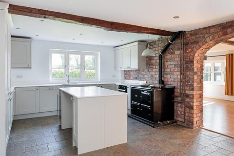 4 bedroom detached house to rent, Twemlow Lane, Cranage