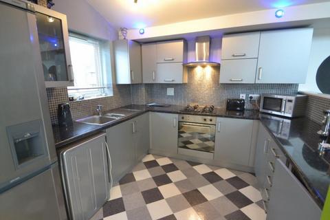 3 bedroom townhouse to rent, Peregrine Street, Hulme, Manchester, M15 5PZ