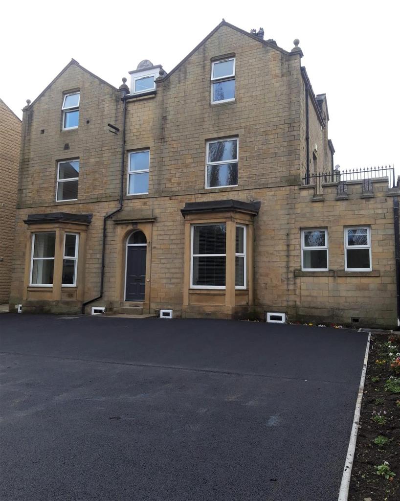 Sorren House, Sowerby Bridge, HX6 1AJ 1 bed apartment £525 pcm (£121 pw)