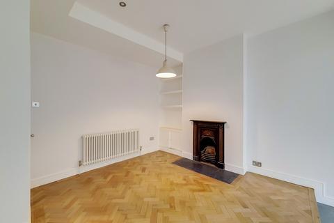42 Myrtle Gardens, London, W7 3JQ