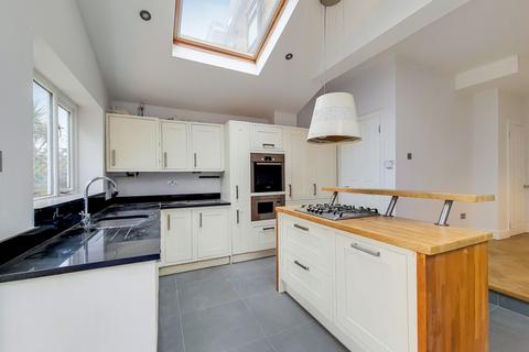42 Myrtle Gardens, London, W7 3JQ