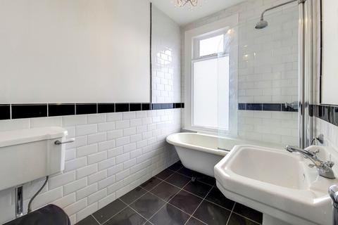 42 Myrtle Gardens, London, W7 3JQ