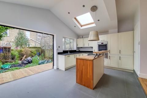 42 Myrtle Gardens, London, W7 3JQ
