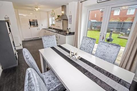 32 Dumers Chase, Radcliffe, Manchester, M26 2TH