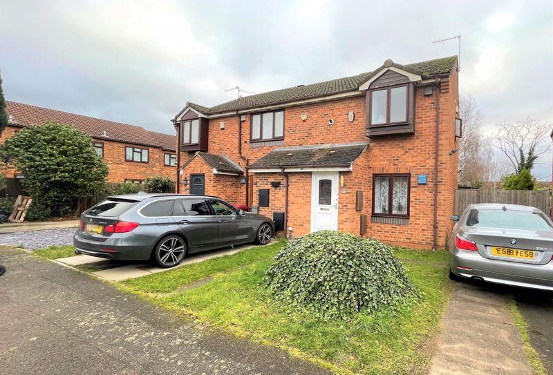 Pearl Gardens, Slough 2 bed property £375,000