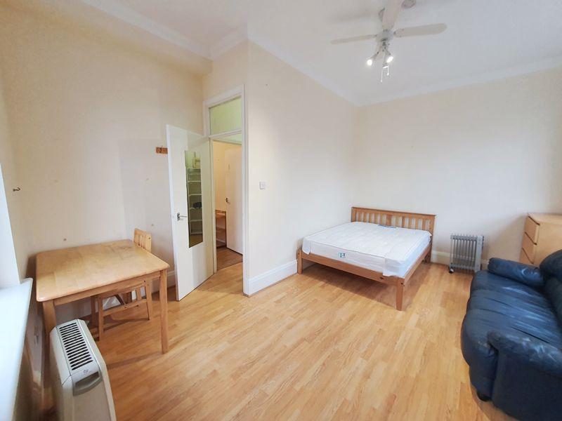 The Boulevard,Balham High Road, Balham Studio £1,000 pcm (£231 pw)