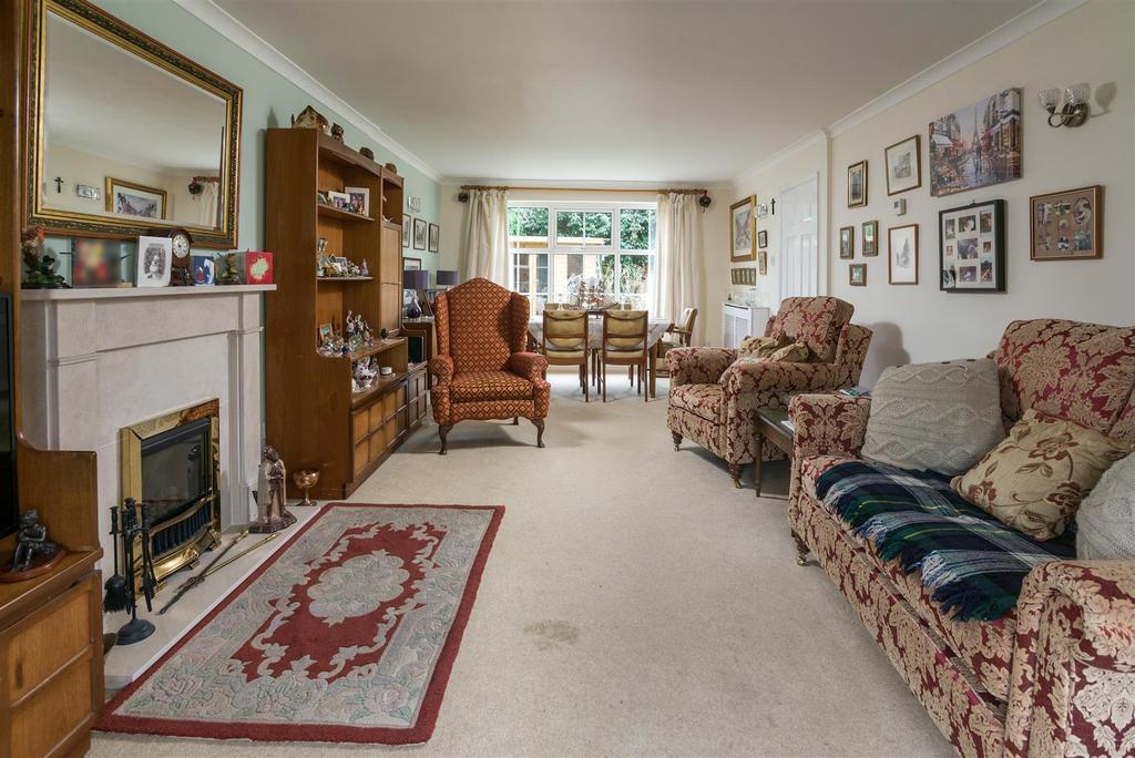 Dovehouse Drive, Wellesbourne 4 bed detached house £360,000