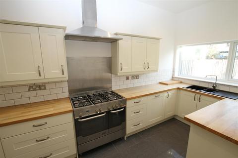 2 bedroom terraced house to rent - Woodfield Road, Leigh-On-Sea