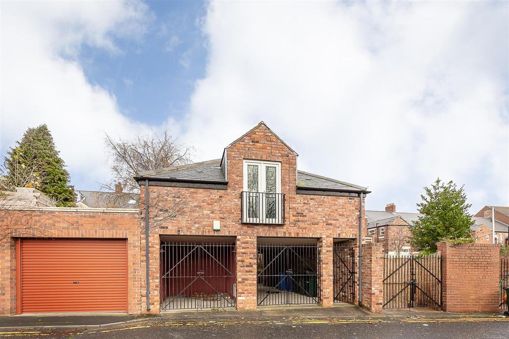 Dairy Lane, Spital Tongues, Newcastle... 2 bed flat £175,000