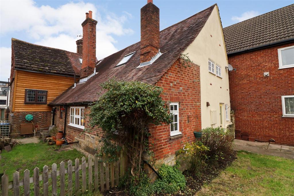 Station Road, Horsham 2 bed semidetached house for sale £375,000
