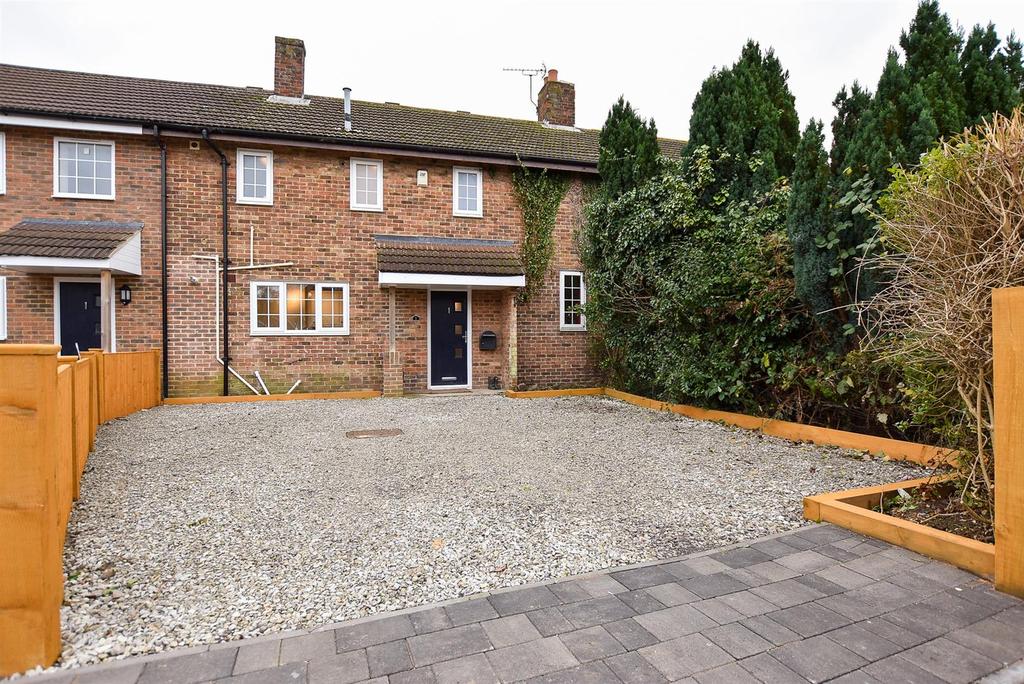 Mackenders Close, Eccles 3 bed terraced house £365,000