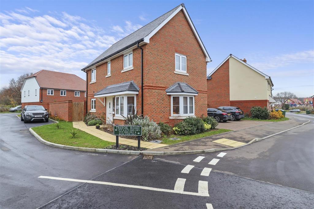 Trefoil Road, Hellingly, Hailsham 3 bed house £395,000