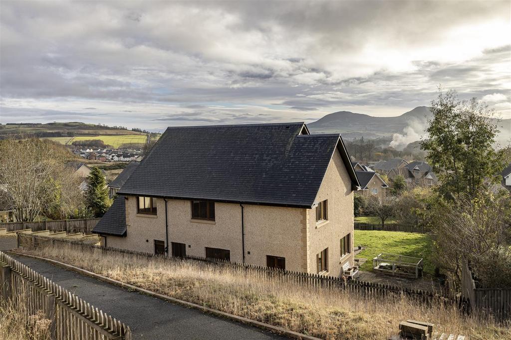 Coopersknowe Crescent, Galashiels 5 bed detached house £470,000