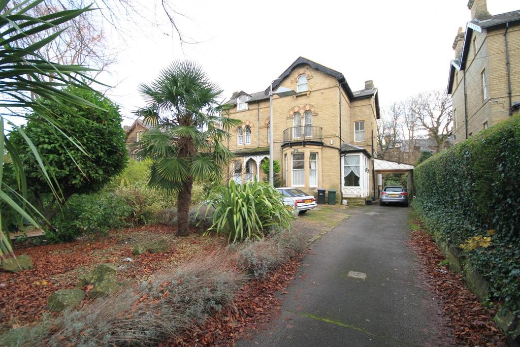 Parkfield Road, Manningham, Bradford 6 bed semidetached house for sale