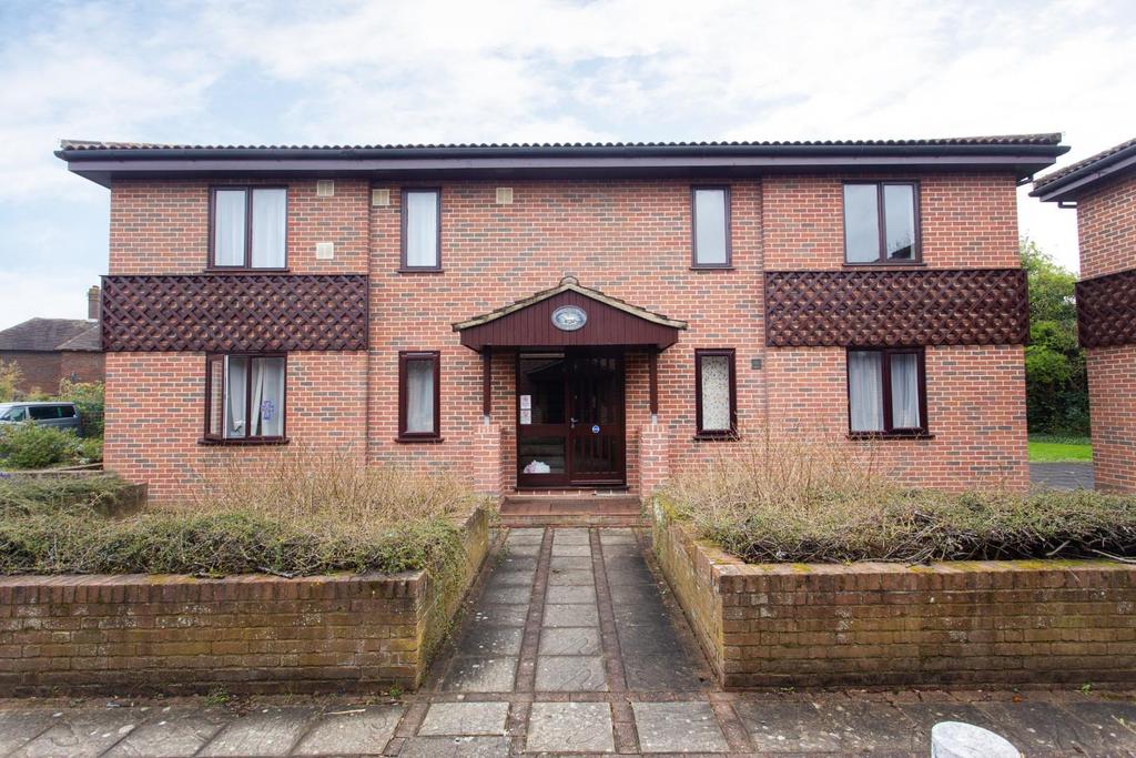 St. Mildreds Place, Canterbury 2 bed flat for sale £200,000