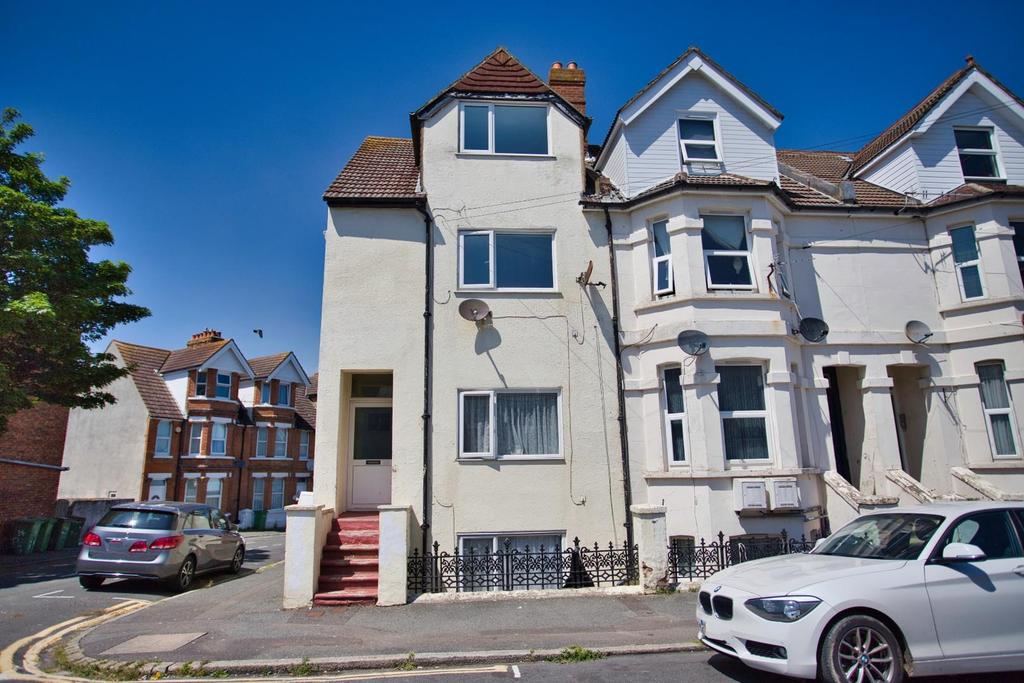 Broadmead Road, Folkestone 2 bed £90,000