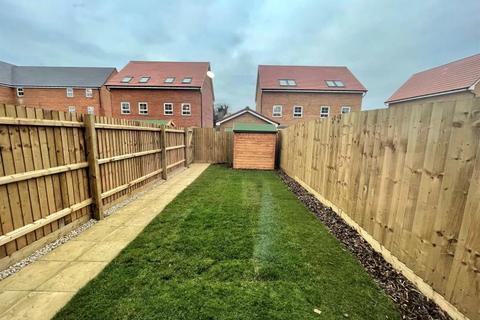 2 bedroom terraced house to rent, Stephens Road, Overstone Farm