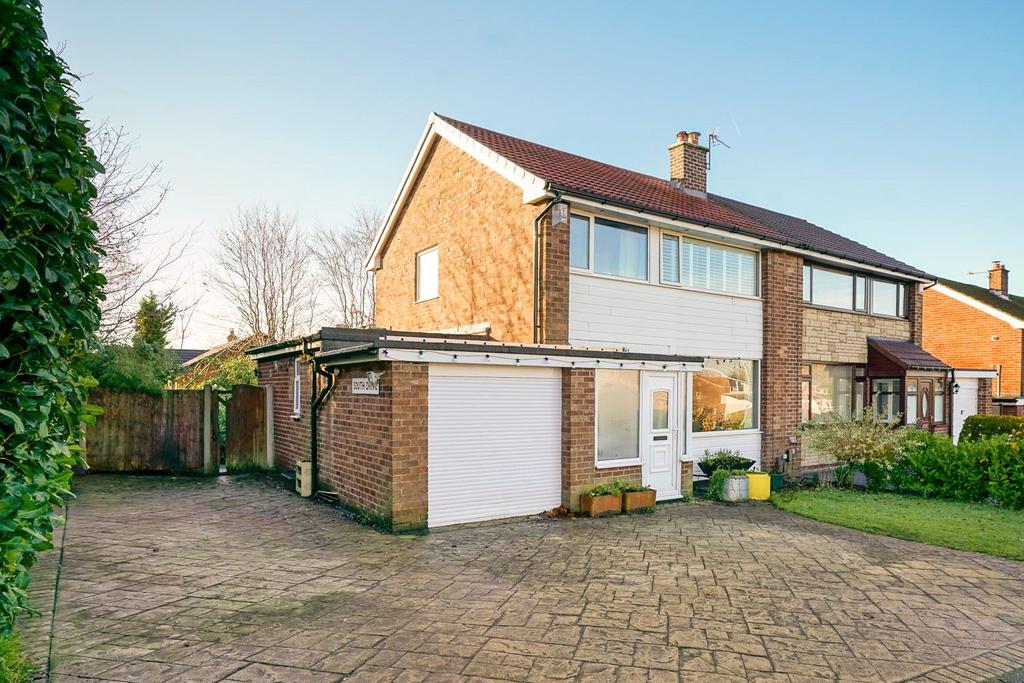 Hough Fold Way, Bolton, BL2 3 bed semi-detached house - £250,000