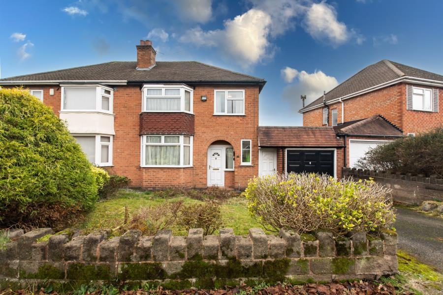 Woodcock Lane, Birmingham, B31 3 bed semidetached house £900 pcm (£