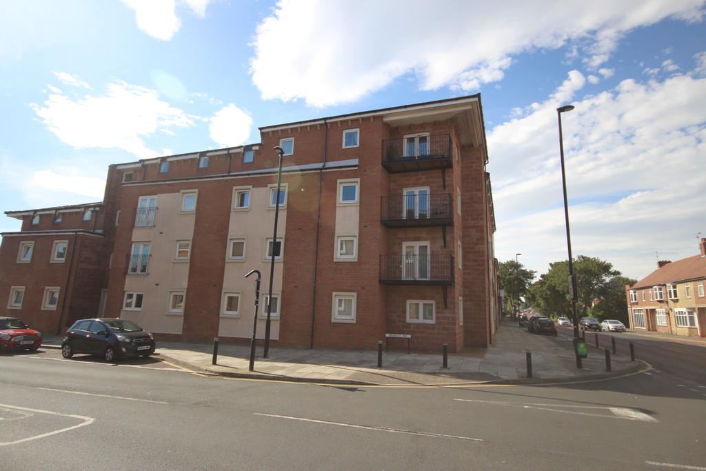Wilson Court, Monkseaton, Whitley... 2 bed flat £130,000